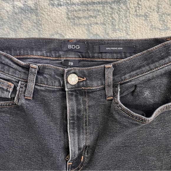 BDG Girlfriend Jean - Picture 3 of 4